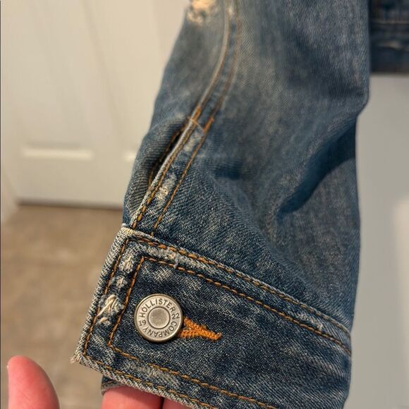 Hollister Cali Distressed Blue Denim Jacket size small - Picture 3 of 11